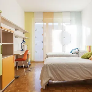 https://la-casa-di-cri-sul-naviglio.italymilanhotels.net